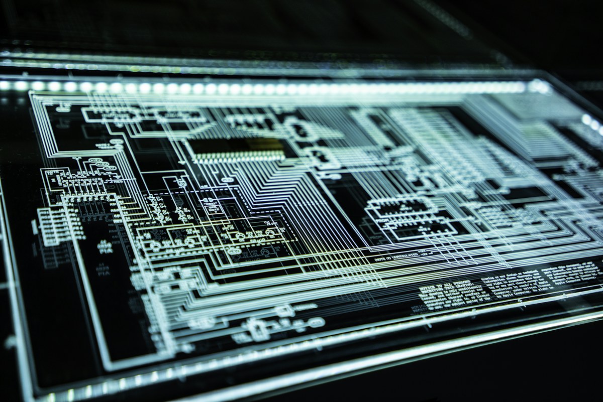 Circuits électroniques illustrant les technologies numériques